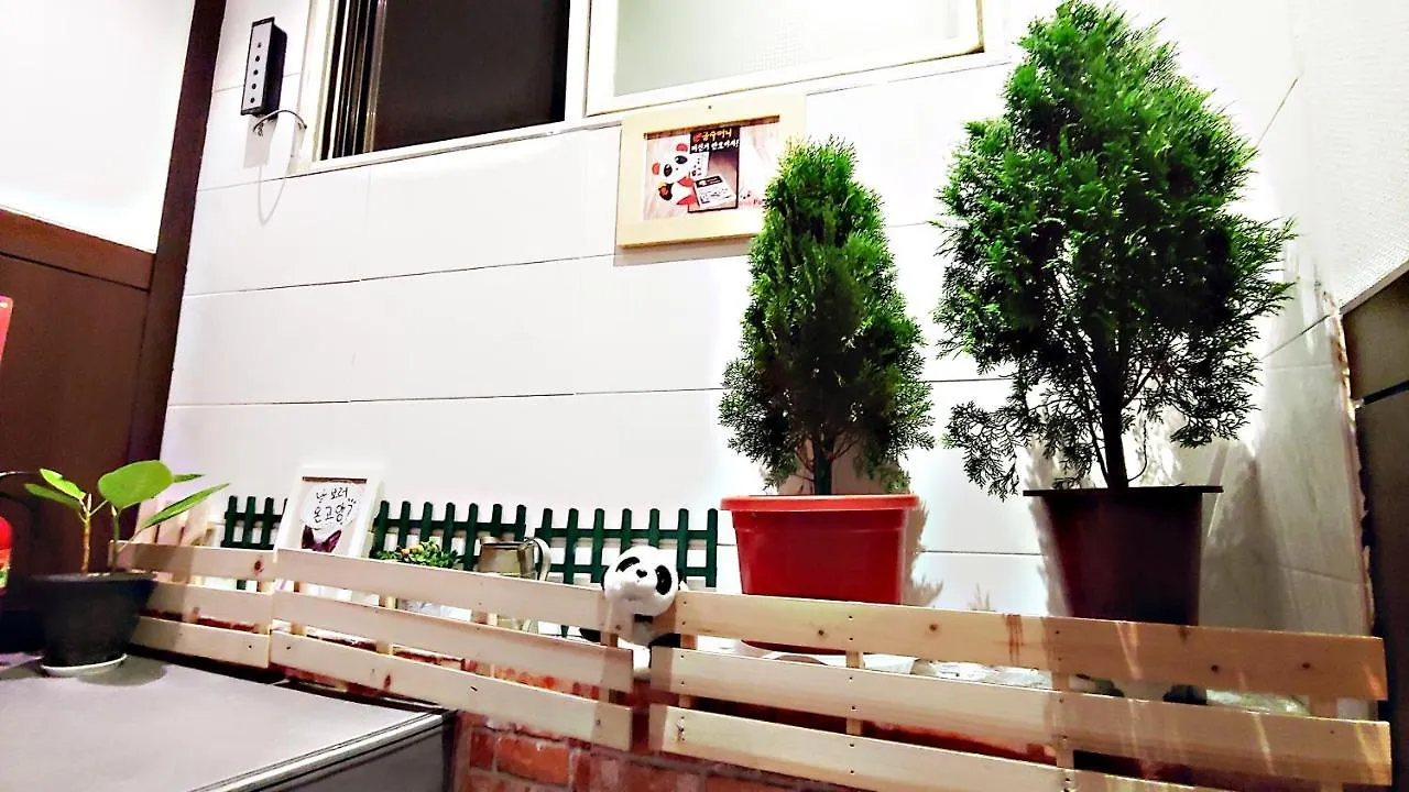 Red Panda Hotel Seoul Myeongdong 2*,